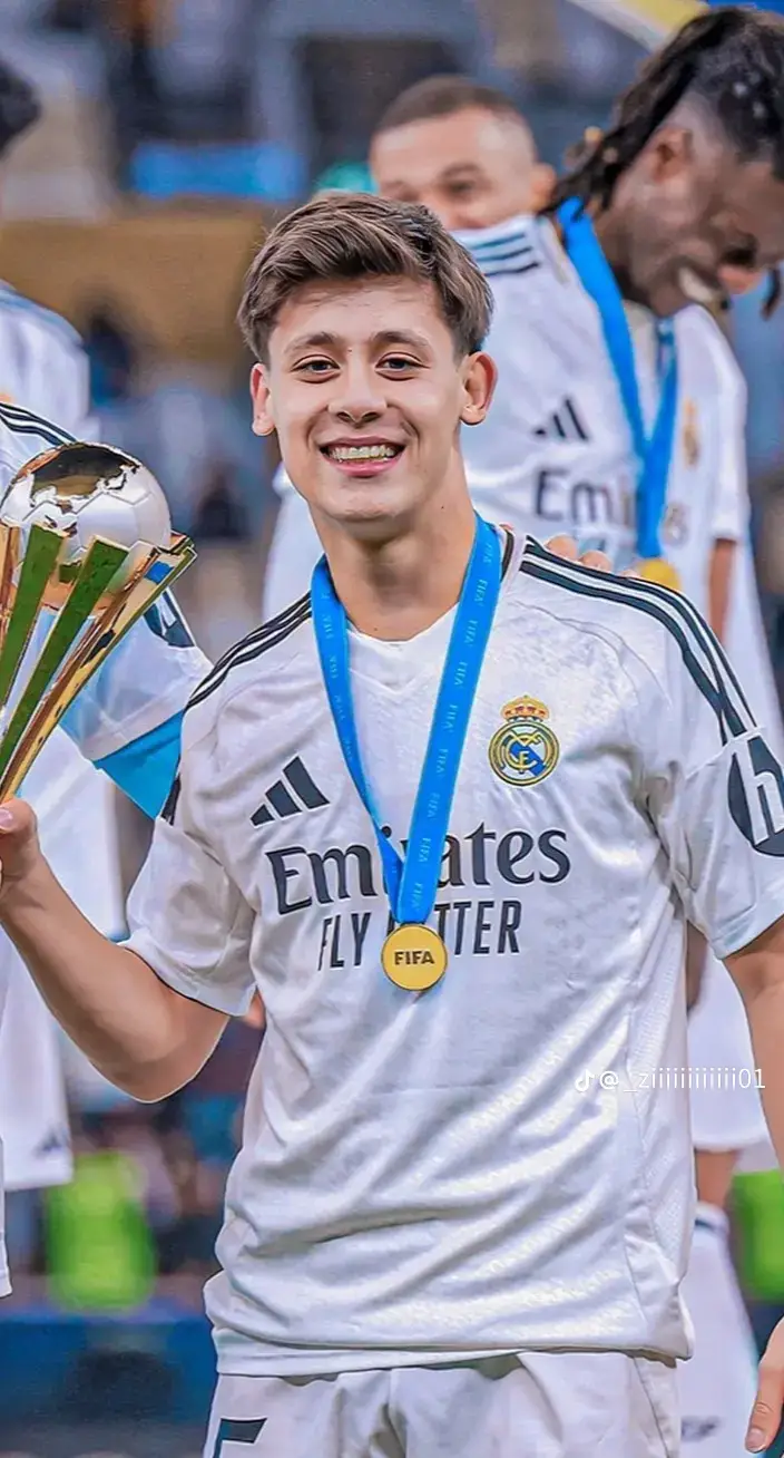 Fotos de los jugadores del Real Madrid  #pemainre al madrid #fyppppppppppppppppppppppp #ronaldofans🇵🇹 #viraltiktok ⚪⚪⚽