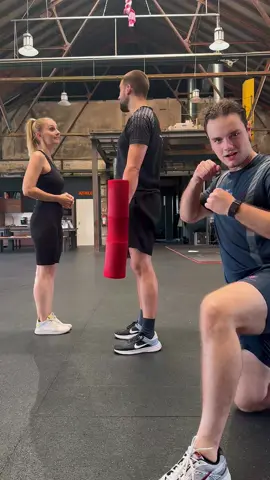 🔥 Willst du deine sportliche Leistung verbessern? ✨ Wir machen keine Magie, aber wir helfen dir, dein Spiel aufs nächste Level zu bringen. 💪🏼 Trainiere bei Smart Training – mit erfahrenen Coaches an deiner Seite. 👉🏼 Komm nach Düsseldorf oder trainiere mit unserer App – überall auf der Welt. #smarttraining #leistungsteigern #trainsmart #deinbestesich #fyp 