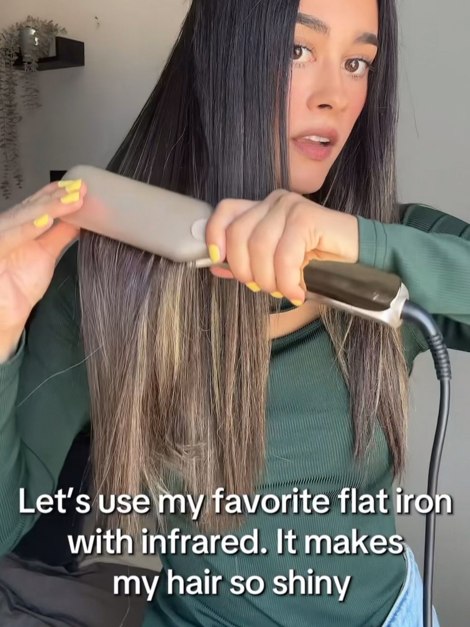 Snatched hair in minutes. The Infrared Straightener makes it easy. #QuickStyle #SmoothHair #BackToSchool #GRWM