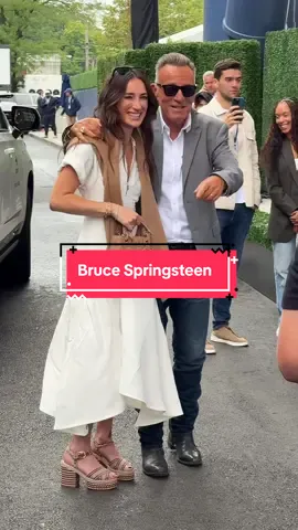 The Boss himself, Bruce Springsteen, arriving at the @US Open with his daughter Jessica 🌟🎾 The Olympic equestrian and her rock icon dad made it a true family affair on the blue carpet, and even Spike Lee jumped in for a photo with Bruce! 📸🙌 #USOpen2025 #BlueCarpet #TikTokBuzzContest 