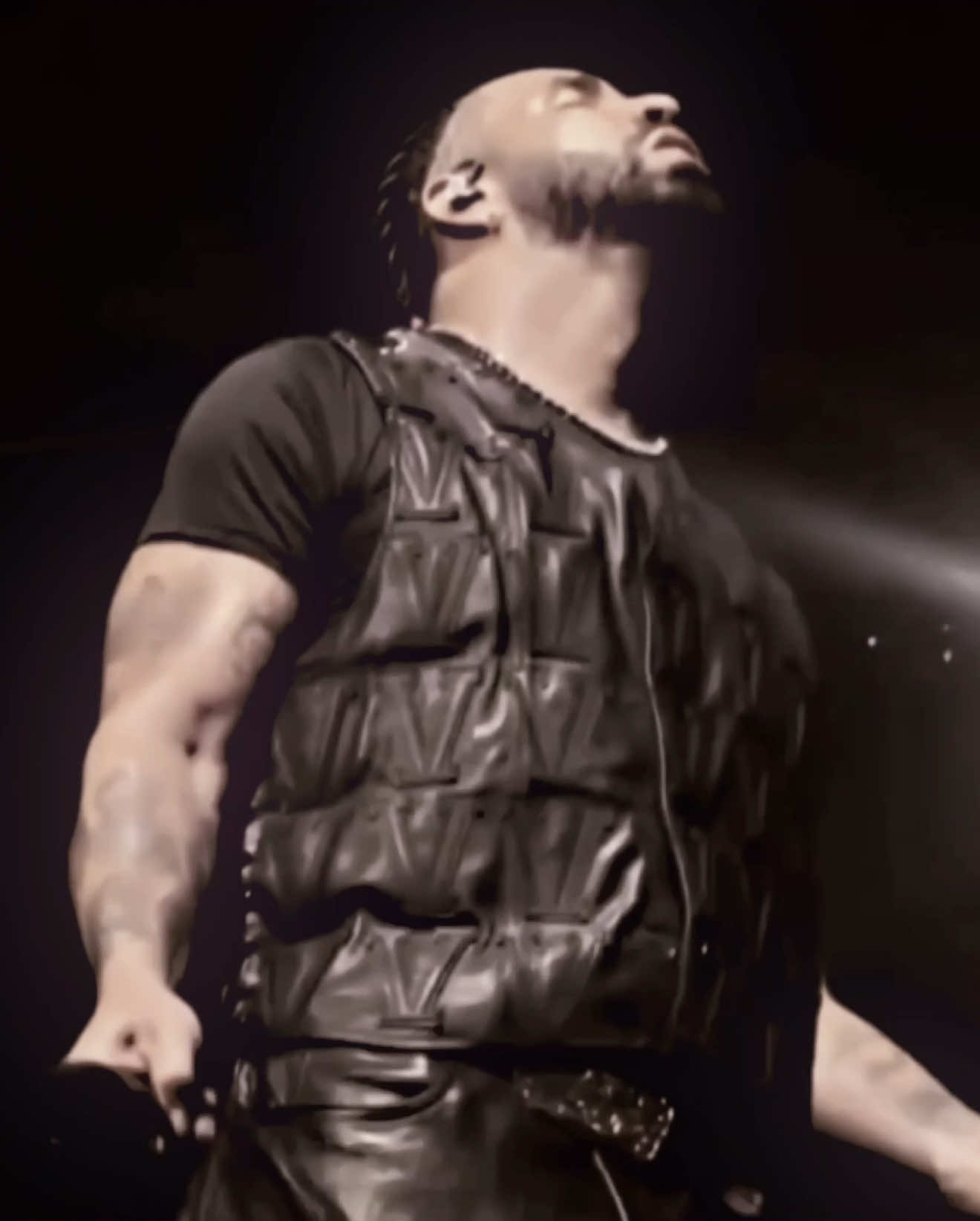 This man is so fine. #certified_ovo #drake #drizzy #drizzydrake #drakeedit #drakeedits #bbldrake #aubreygraham #zestydrake #drakeconcert #fyp #foryou #trending #viral #virall #viralll 