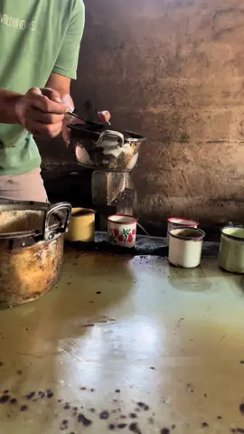 Ngisi kekuatan sek jii☕️ #kopag #kopisaring #kopihitam #dawarblandong #fyp 