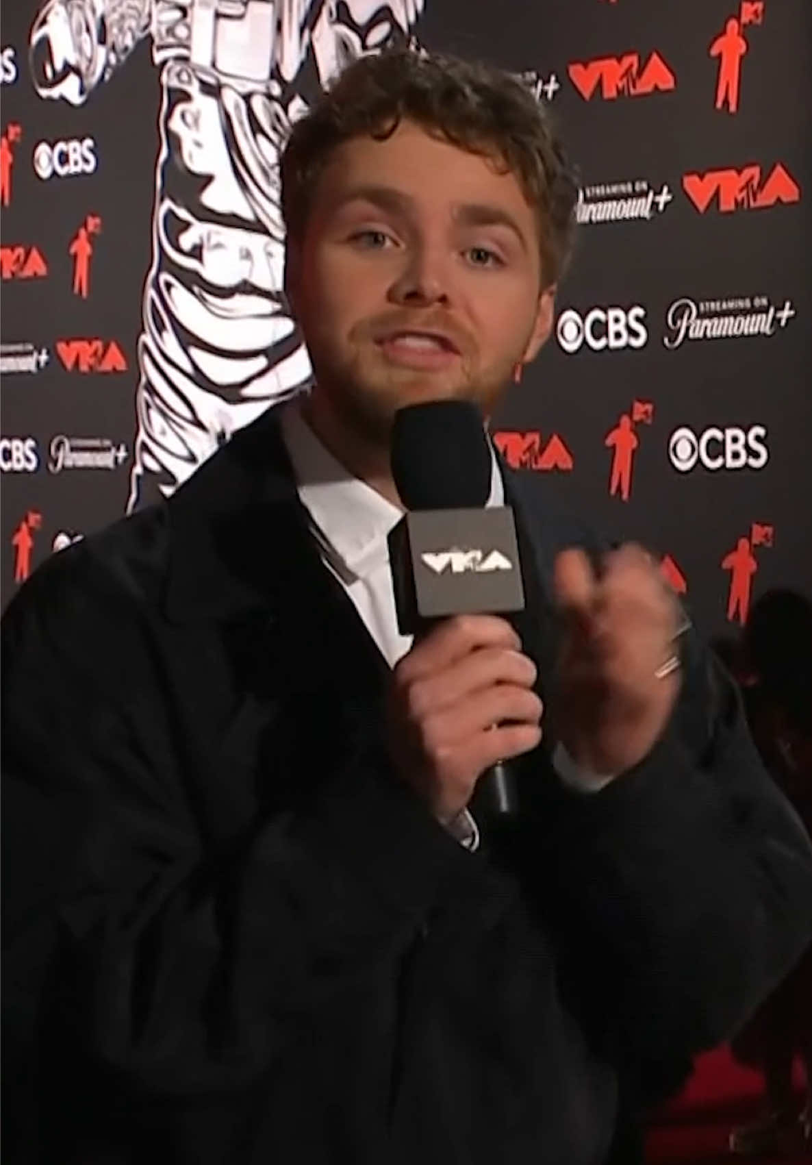 Alex Warren has won Best New Artist at the 2025 VMAs, and his reaction is everything 🥹 #AlexWarren #VMAs #BestNewArtist #VMA 