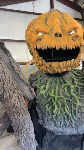 After a year long restoration our pumpkin king has been fulled restored ! #hauntedprops #animatronic #haunted #hauntedhouse 