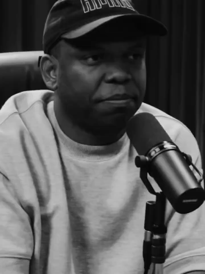 Para servir a Deus, sirva as pessoas. Ao tocar o coração das pessoas, toca-se o coração de Deus. Ajude, abençoe e abrace. Ao fazer isso, você será a igreja. #servir #Deus #pessoas #igreja #abençoar #amar