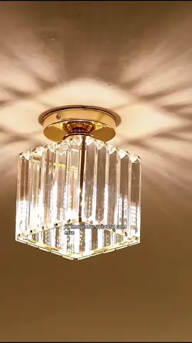 A luminária que é puro charme e transforma qualquer cantinho da casa em destaque! ✨ Moderna, fácil de instalar e com um acabamento impecável. Perfeita pra corredor, varanda, sala ou onde você quiser brilhar. #DecorDosSonhos #LumináriaModerna #ToqueDeEstilo #luminariasdecorativas #lustrecristal 