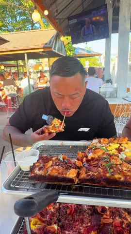 Thank you @Mena Monroe for showing me around Detroit #viral #quanbanks #fyp #foryoupage #Foodie  We ate at Como’s Pizza  22812 Woodward Ave # 100, Ferndale, MI 48220