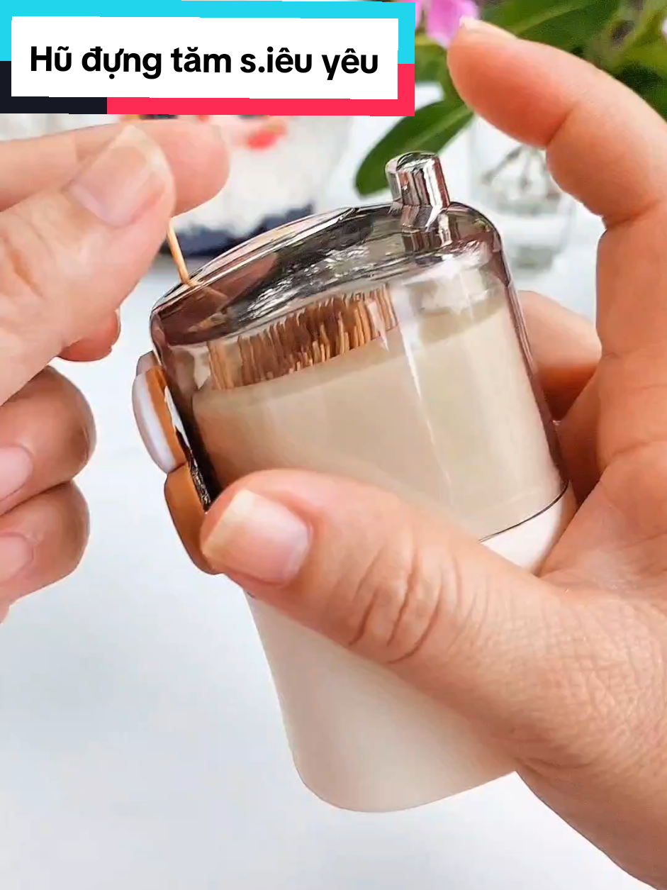 Trả lời @phng.6ti Hũ đựng tăm môi chề dễ thương, dễ dàng lấy tăm với 1 cái ấn nhẹ.@Mẹ Bé Thư @Mẹ Bé Thư #me_be_thu #hudungtam #hopdungtam #tiktokshop 
