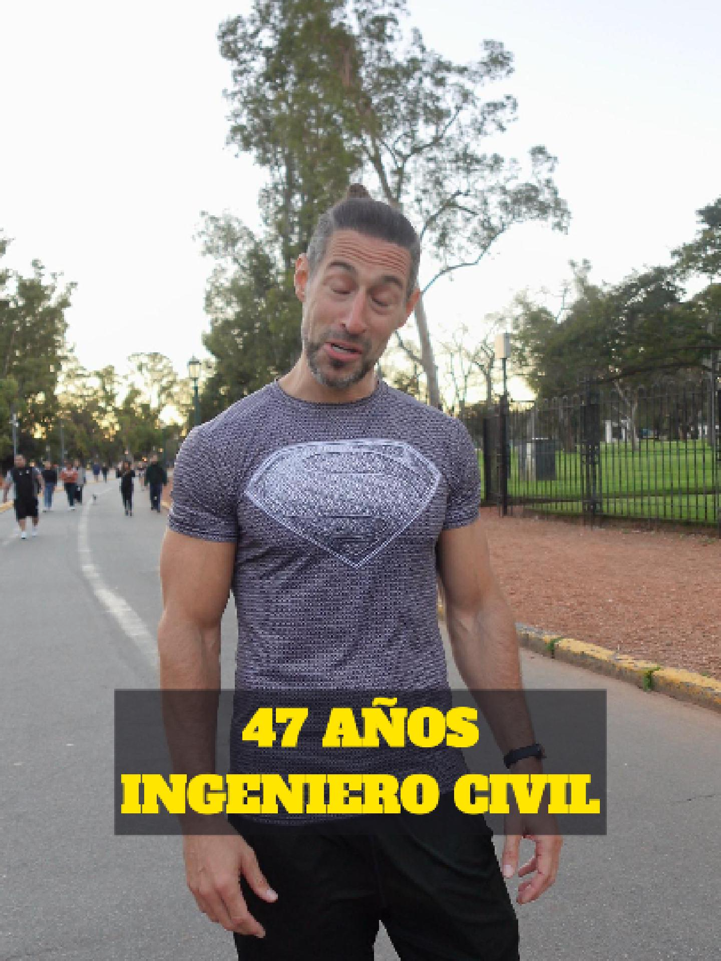 Entrevisté a un ingeniero fit de 47 años 👨‍💻💪 con una gran forma física. Nos contó cómo combina su trabajo con el entrenamiento y un estilo de vida saludable 🔑. Su mensaje fue claro: la alimentación es muy importante… y cambiarla le transformó la vida 🥗⚡. 🎁 Proteínas de regalo @enanutritionals #charlasfit #entrevista #ingeniero #alimentaciónsaludable #bienestarysalud #salud #musculacion #cardio #entrenamientodefuerza #motivacion #consejo #gymmotivation #Fitness