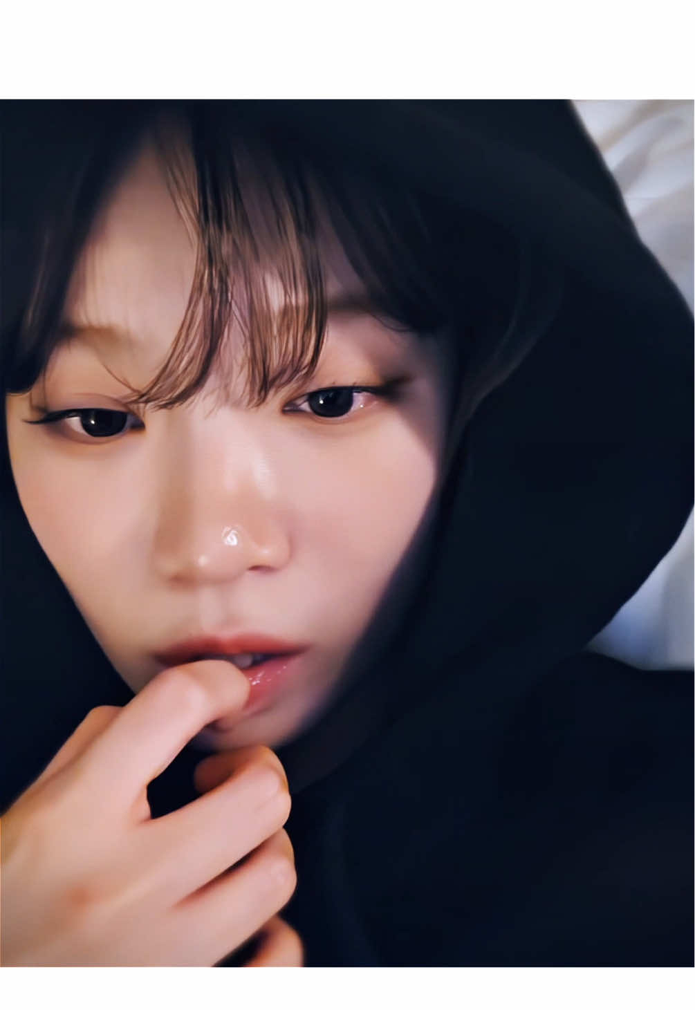 the hottest person yk is on weverse live practicing her english  ac:a1exsmp3 cc:drkho1d  #chaewon #lesserafim #kpop #edit #fyp kim chaewon edit audio g6ldwing  