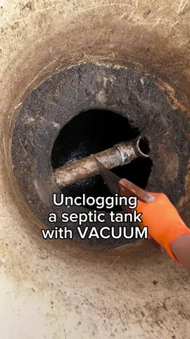 Using my truck’s vacuum to unclog the sewer line  #PoorPumperSociety #septictank #draingang 