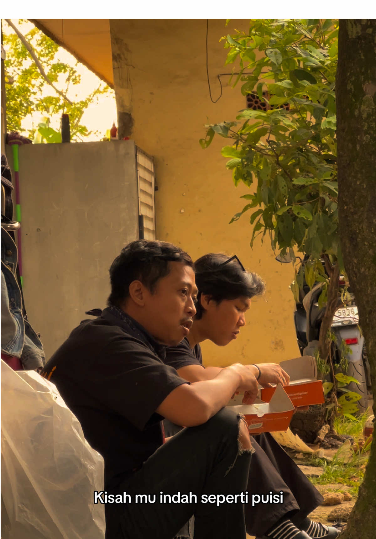 Kisah mu indah seperti puisi  . .#tulangbesi #warjokes #pekerjakeras 