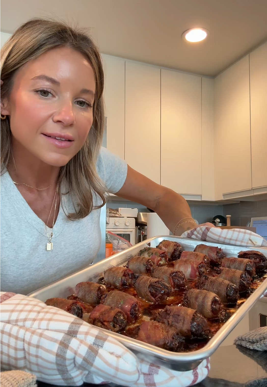 Stuffed dates are one of my favorite appetizers 👏🏼 #easyappetizers #appetizer #stuffeddates #MomsofTikTok #easycooking 