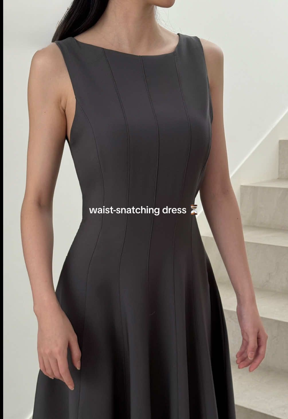 The perfect waist snatching dress and it’s reversible! ✨