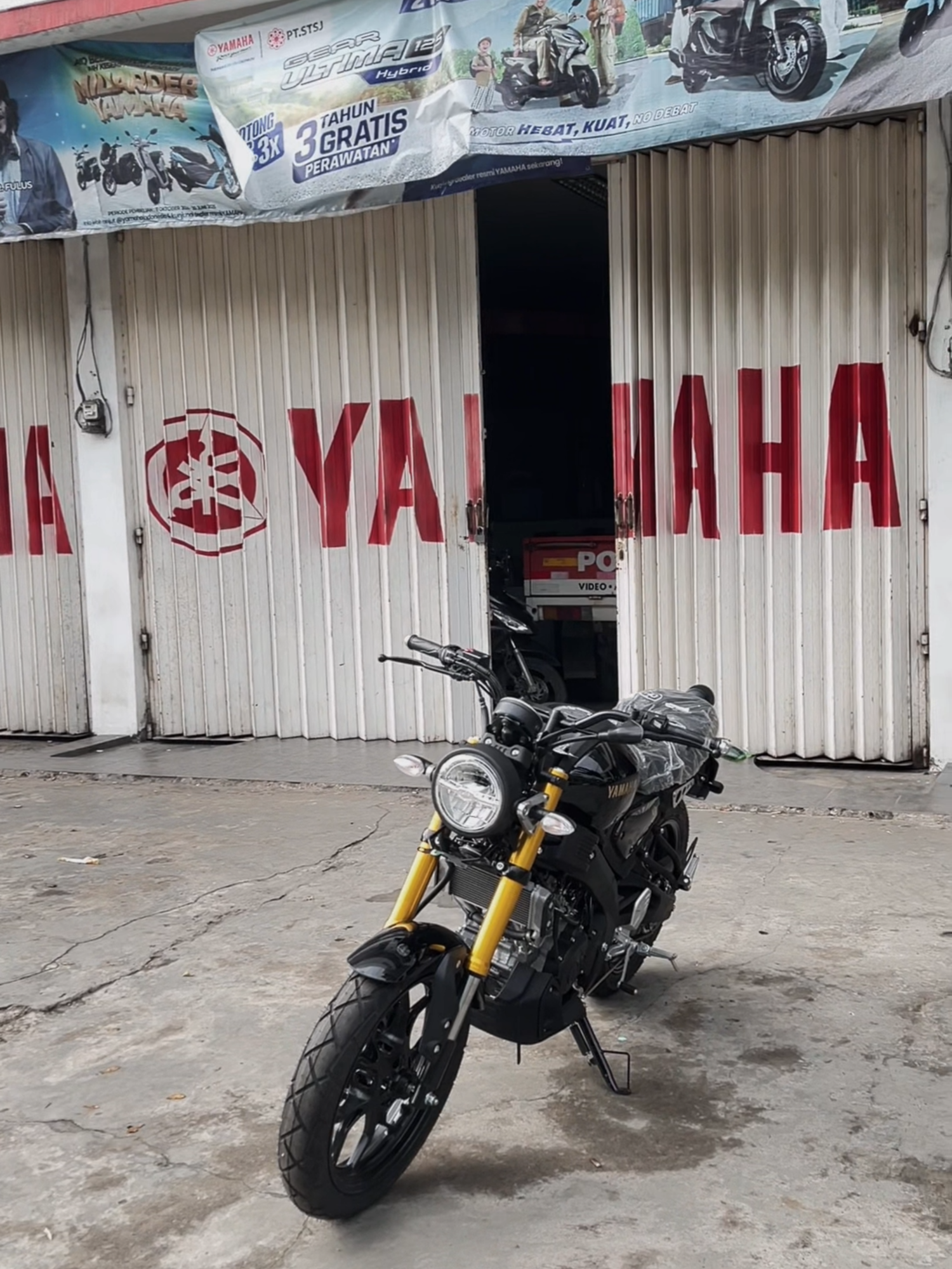 Ready satu unit XSR 155 wrna Hitam Glossy🔥 Promo Dp dari 4,2 menjadi 3,3 dan Potong 5 bln angsuran dan untuk potongan cash bisa lgsg hub. no wa yg ada di bio😊 (0877-3980-1959) #yamaha #yamahaindonesia #fypシ゚ #foryou #fyp #banjarbaru #banjarmasin #foryoupage #xybca #4u #masukberanda #xsr155 #xsr155indonesia #xsr155caferacer