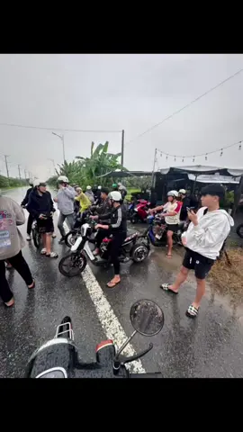 Toàn ae dán mã, nay vui nha tiếc là mưa z cũng vui  r có dịp chek in nha 😋😋 #thanhtuan3870 #xedokieng #xediendovinhlong #xedien #71bentre_xinchao🌴 