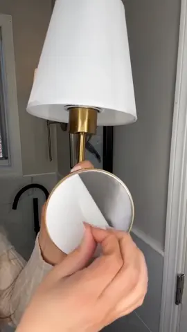 ✨ Deixe sua casa ainda mais aconchegante ✨ A arandela é o detalhe que transforma qualquer ambiente, trazendo charme, modernidade e uma iluminação acolhedora. Ideal para sala, quarto, corredor ou até área externa! 👉 Além de decorar, cria aquele clima sofisticado que faz toda diferença. Quem quiser o link comenta aqui ⬇️ #Decoracao #CasaLinda #Achadinhos #Iluminacao #AmbienteAconchegante