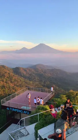 Pesona spot baru Tumpeng Menoreh 💫 #tumpengmenoreh  #yogyakarta  #sunrise  #sunrisemusic   #wisatamagelang 