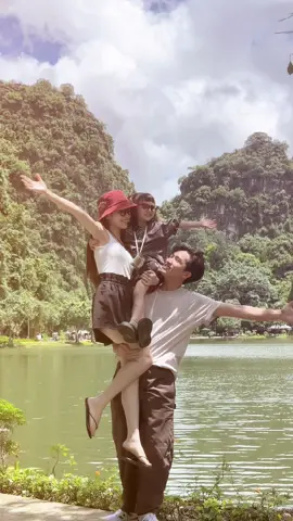 Chào đồng chí , tôi là Tú đến từ Việt Nam thời bình đang làm nhiệm vụ xây dựng và gìn giữ hạnh phúc gia đình nhỏ của mình . Cảm ơn đồng chí   #CapCut #xuhuong #family #trending 