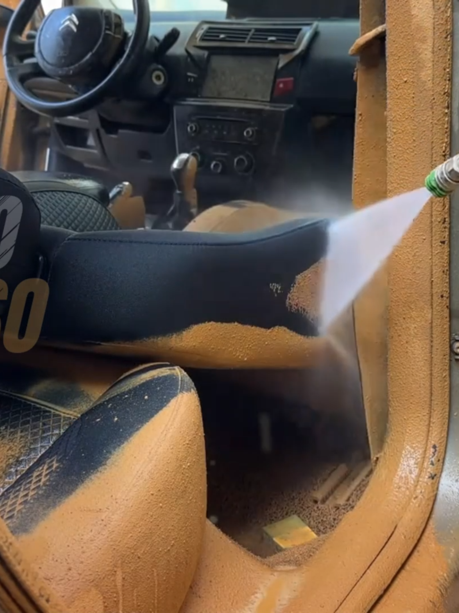 Eu gastei 3.000 para comprar um carro que estava completamente inundado, parte 2 Eu gastei 3.000 para comprar um carro que estava completamente inundado, parte 2 ##LavagemImersivaDeCarros #RenovaçãoDeCarrosAntigosRessurreição #ConsertoDeCarrosComBombaD'Água