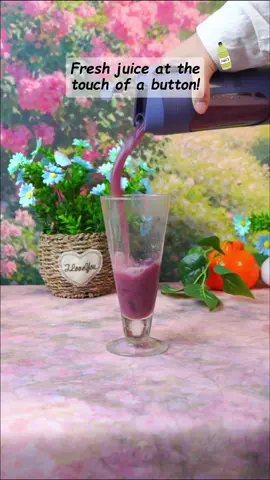 Don’t miss out on this portable juicer cup #fyp #fypシ #tiktokshop #foryourpage #kitchen #juice #tiktokmademebuyit #tiktokshoperestock #juicer #tiktokshopmothersday #tiktok 