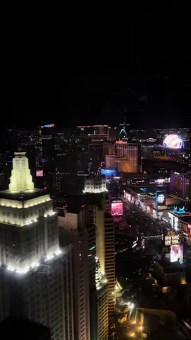 mirando el strip por helicóptero 🚁🌙 #lasvegas #vegasstrip #helicopter #nightlife #viral 