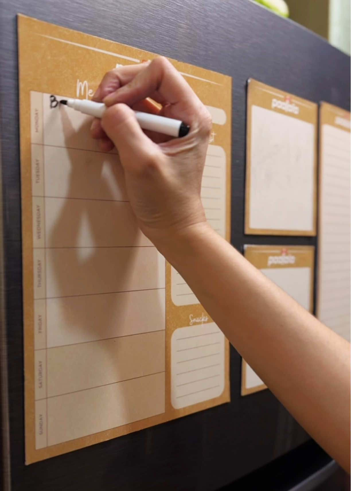 Consider these magnetic weekly meal planners as your holiday gifts. They come in sets or sold separately.  #giftideasph #weeklyplanner #Christmasgiftideas #refmagnets #holidaygifts 