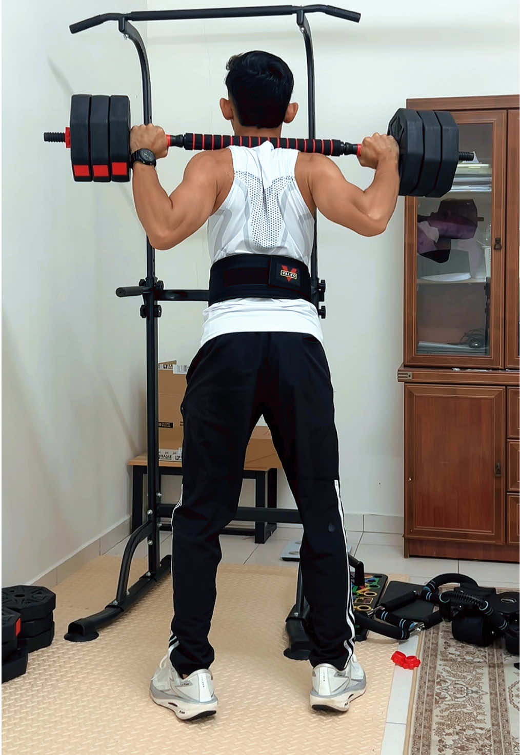 Gym belt wajib ada kalau taknak slipdisc. #exercise #homeworkout #gymbelt #workoutmotivation #dumbell 