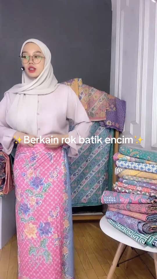 Berkain #tiktoklive #livehighlights #kebayaencim #encim #kebayajanggan 