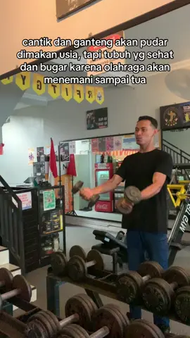 akan ku usahakan diriku menjadi pria tua ganteng dan bugar tanpa rasa sakit pinggang 🙂‍↔️ #gymmotivation #fitnessmotivation #fitnesschallenge #fitnessoloraya #personaltrainer 