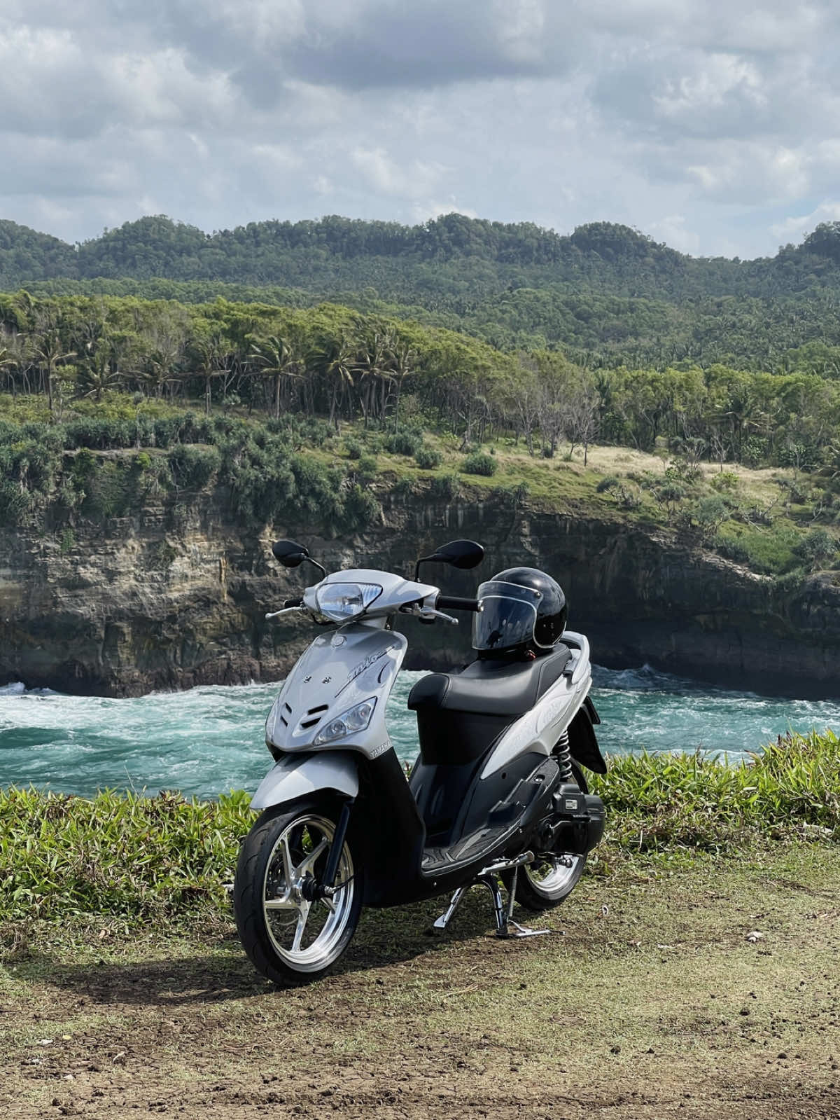 Siapa yg gamau coba bisa cinematic background nya ombak + tebing gini 🥹.. Siapa nih yang udh pernah kesini? 😁 #miosporty #mio5tl 