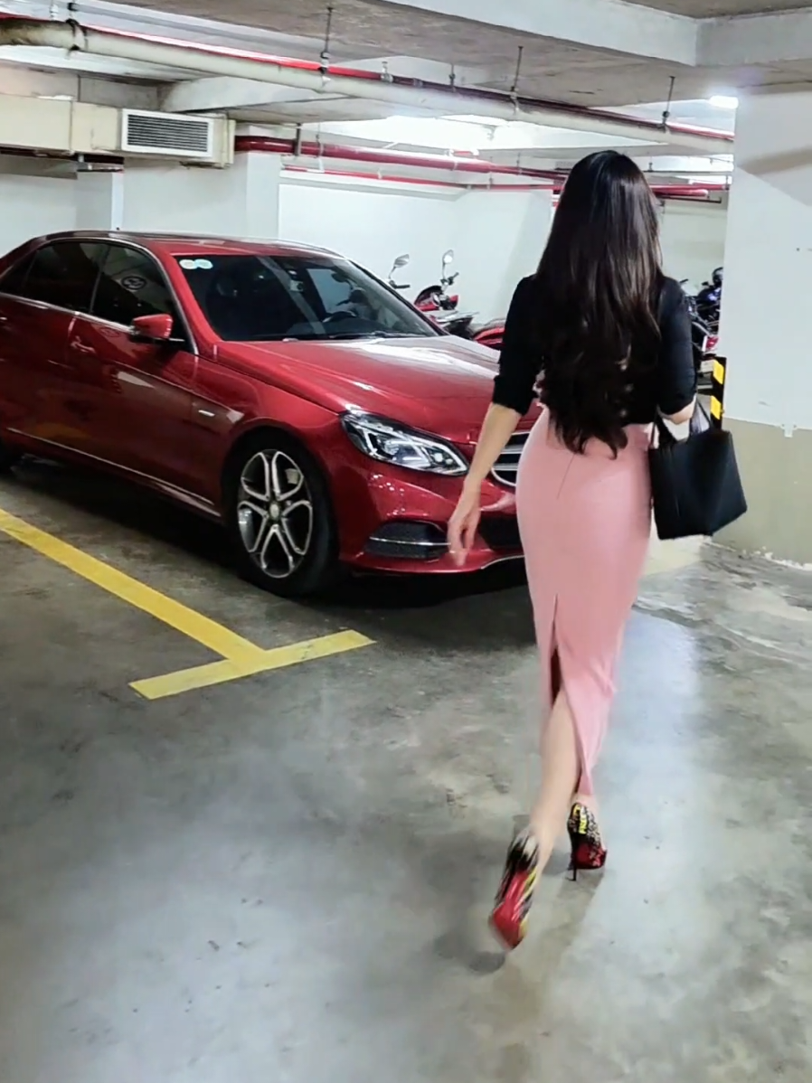 Lương 5tr nhưng giao diện trông như đi Mec😆#xuhuong #U40 #thoitrangcongso #Viral #thoitrangcongso 
