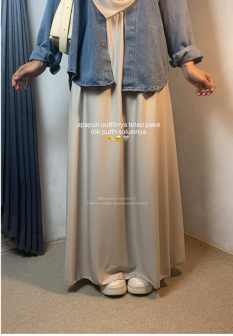 Apapun otpitnya tetep pake rok putih solusinya🥹🩶 #rokpanjang #rokpolos #rokmayung #rokmurah 