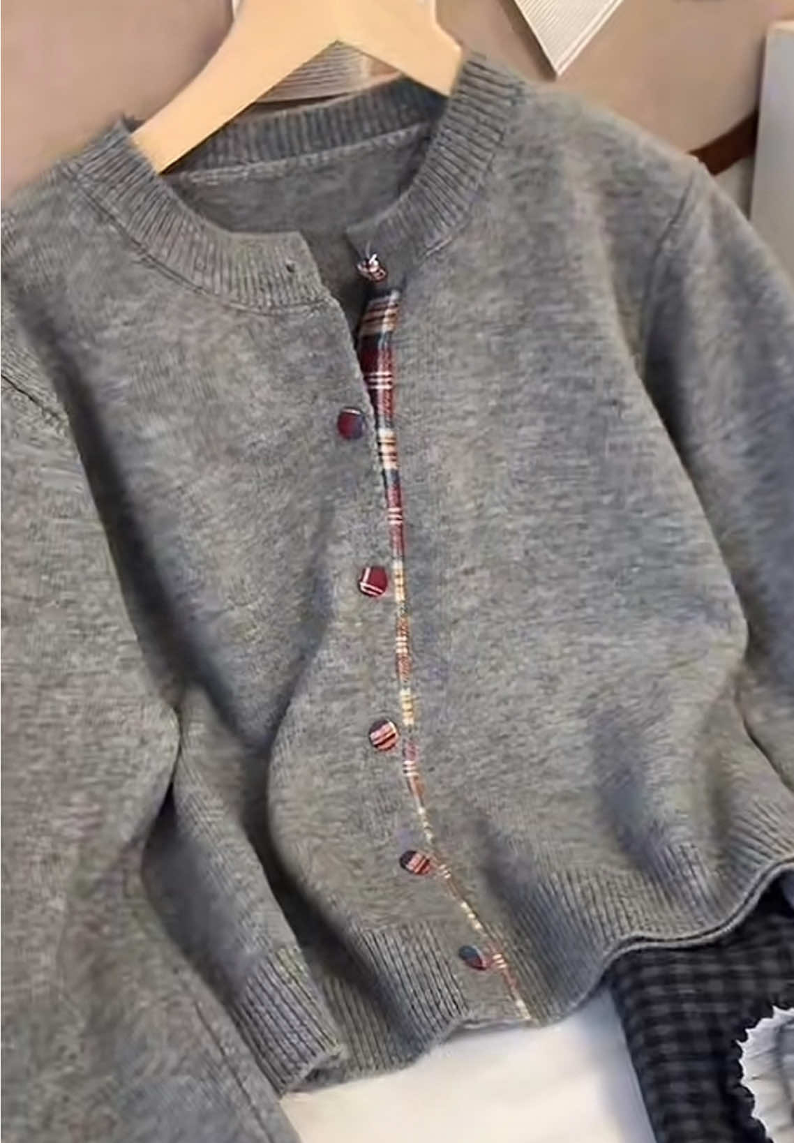 Áo Len Cardigan Dày Cổ Tròn Vi#len #thoitrangnu #aoxinhhottrend #aolennu #aolen #xuhuong 