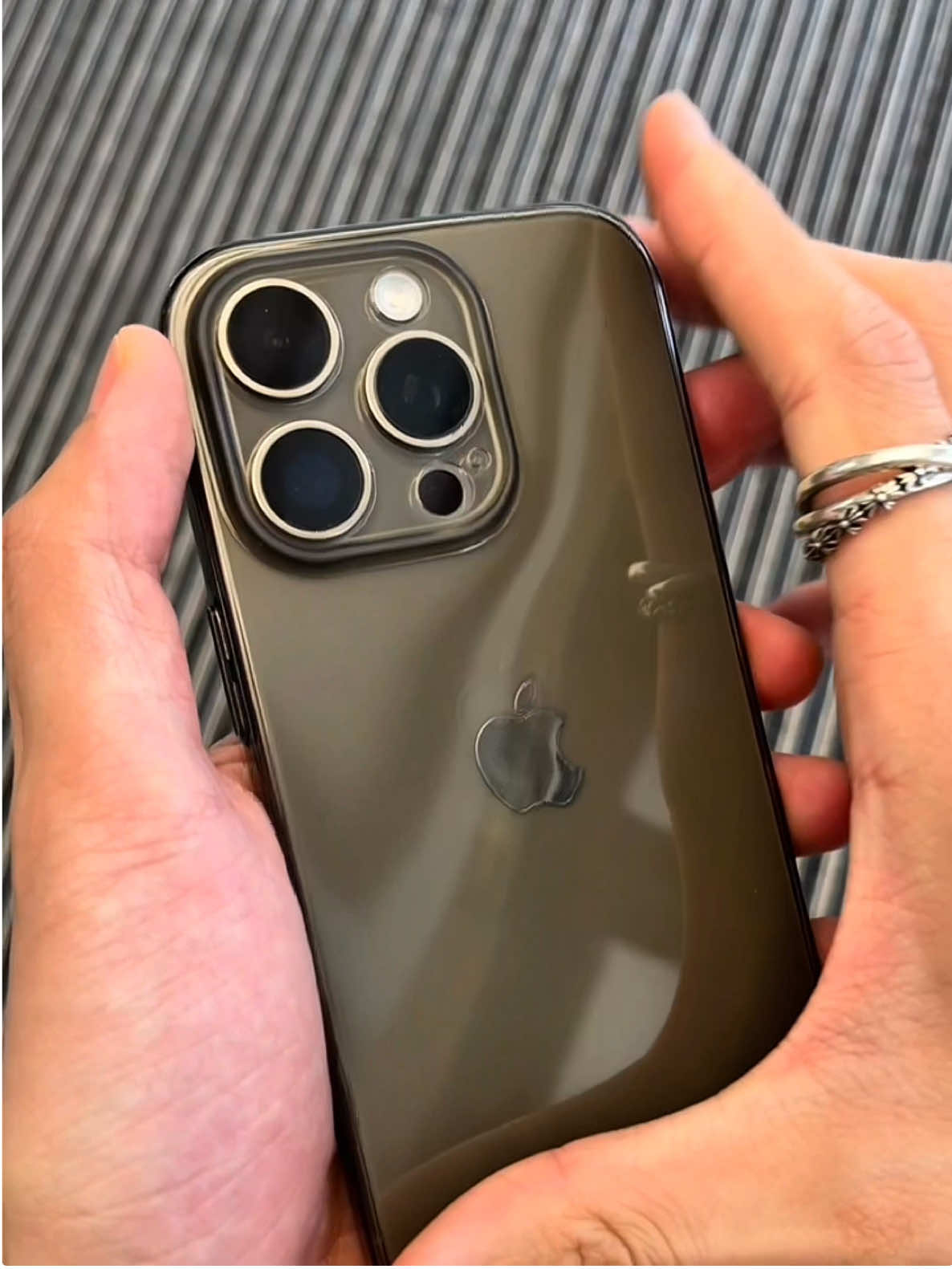 Ốp mỏng nhẹ đẹp ạ #tonycase96 #oplungchongsoc #oplungiphone #oplungtrongsuot #oplungiphonexin 