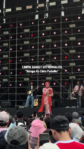 Cantik banget dan paling sopan kalo di panggung @Siti Nurhaliza di @Pestapora  #pestapora #sitinurhaliza #pestapora2025 #jakarta #musikindonesia 
