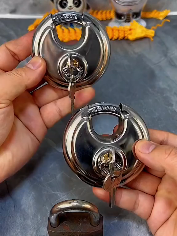 แม่กุญแจสแตนเลสทรงกลม 🔒 แข็งแรง ตัดไม่เข้า งัดไม่ออก ใช้ได้ทุกที่ ปลอดภัยสุด ๆ 🛡️#กุญแจ #แม่กุญแจ #ของใช้ในบ้าน #ล็อกบ้าน #แม่กุญแจแข็งแรง #ของดีบอกต่อ #fyp #ขายดี #ถูกและดี #ของใช้จำเป็น #ของใช้ติดบ้าน #ของใช้คุณภาพ