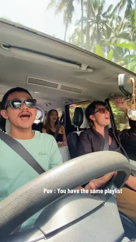 Dapat tamu dengan playlist yang sama. 😎🕺🏻 #balimatedriver #balidriverguide #explorebali #fyp #trending 