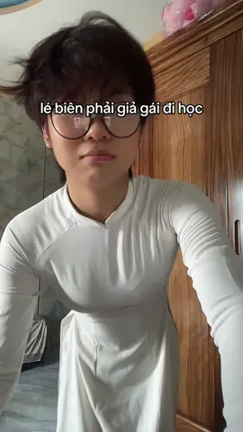 giống như một vỡ kịch buồn , e diễn trọn cả hai vai