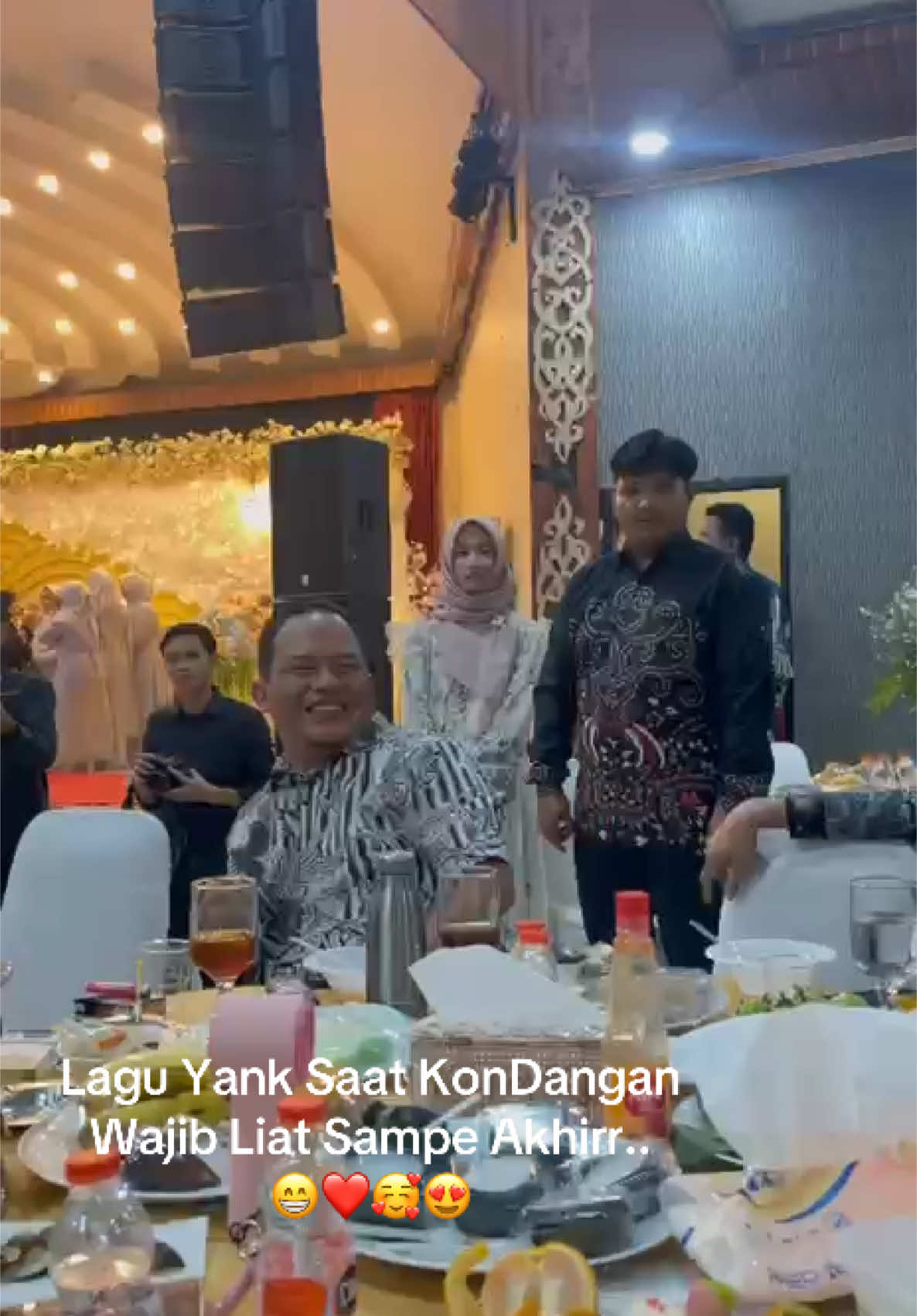 Alhamdulillah Bisa Nyanyii bareng  suamii… LuMayan bisa Buat Umroh.. 😁🤭🥰❤️…#faankwali #faank #laguyank #yank #laguviral #istrifaank #walibandyank #walibandofficial #waliband 
