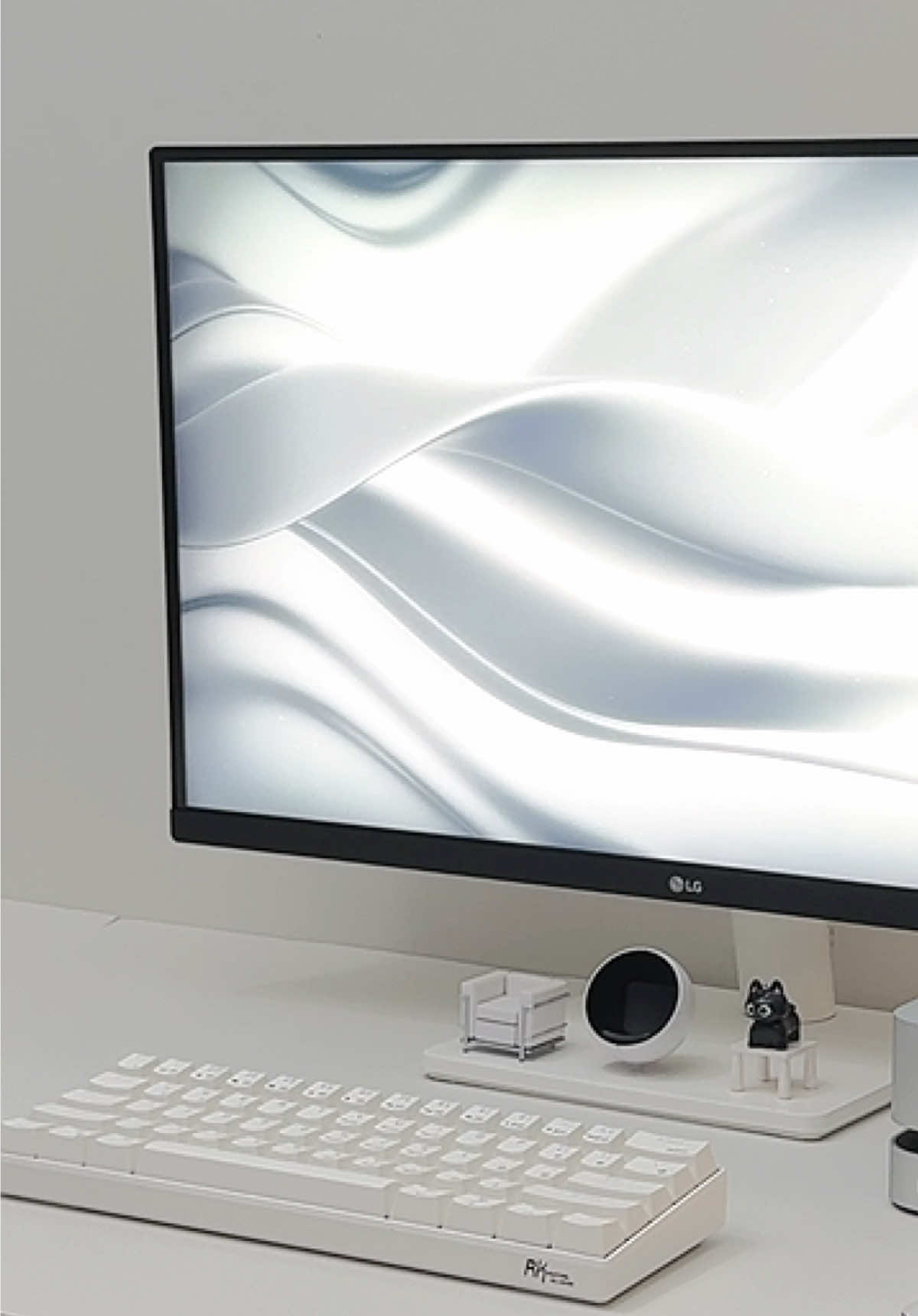 📦 let’s unbox my monitor with me – let's level up the setup!  Thank you @LG Philippines !! First impressions? Sleek. Sharp. Stunning. Stay tuned for the full desk transformation 👀 #creatorsearchinsights #Unboxing #LGUltraFine #MonitorSetup #DeskSetup 