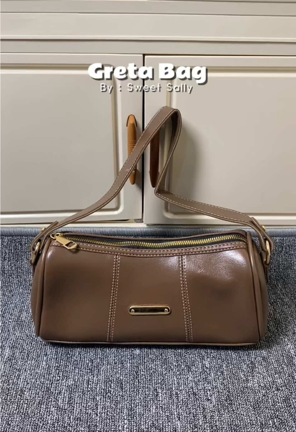 Simple yaa guys🤏🏻😍 tapi look’nya tetap cantik dan elegant🤏🏻 #fyf #taswanita #tasselempang #sweetsallybag 