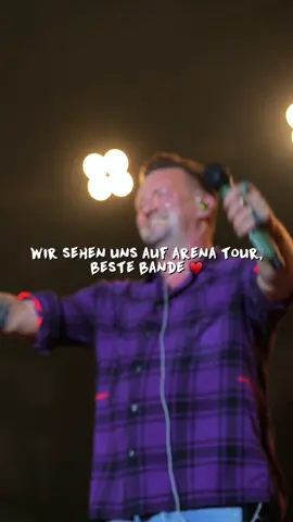 Zuckerbande! ♥️  Das war der Sommer 2025. ☀️🔥  DANKE an #diebestenfansderwelt 🙏🏼 Von der Premiere mit neuer Band bei den kuscheligen Clubshows über Leipzig bis Hannover: Jeder Abend war ein Highlight. Ihr habt gesungen, gefeiert, gefühlt und unsere gesamte Tourfamilie getragen. Genau das macht diese Zeit so besonders. 💯 Jetzt heißt es zwar kurz Live-Pause, aber keine Sorge – es geht direkt weiter mit der #KämpferherzÄra. Ich freu mich darauf, schon ganz bald meine Autobiografie und mein neues Album mit euch zu teilen und euch alle bei den Lesungen & Signierstunden wiederzusehen.  Und schneller als man denkt, reißen wir dann bei der großen Arena-Tour 2026 alle zusammen ab. 🚀  Danke für all die Begegnungen in diesem Sommer – und für alles, was noch kommt. ♥️  Euer Ben 