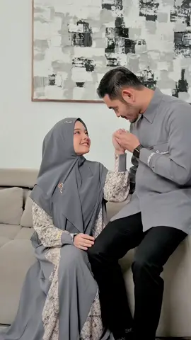 Tersedia dalam design mom dan girl, design ke 2 pada koleksi kali ini sudah menjadi incaran dari awal kemunculannya, apakah design ini pilihanmu?? #gamisviral #fyp #sarimbitkeluarga #sarimbitnararya #sarimbit2026 