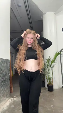 It’s a little dry rn #hairtok #longhair #hair 