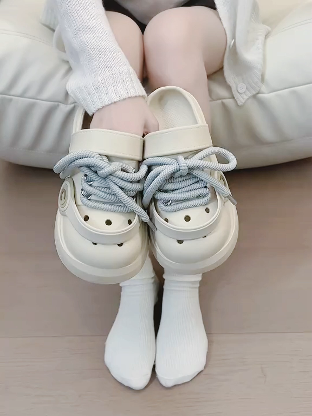 Promo Besar! Sepatu Wanita Casual 2025 – Nyaman & Ringan#SandalEmpuk #SandalCouple #ProdukLokal #ShopeeHaul #belisekarang #tiktokshop #CrocsLookalike #SandalMurah #diskon #SepatuHarian #SandalKaret #SandalNyaman #OOTD2025 #unisex #foryoupage #SandalViral #ReviewJujur #fyp