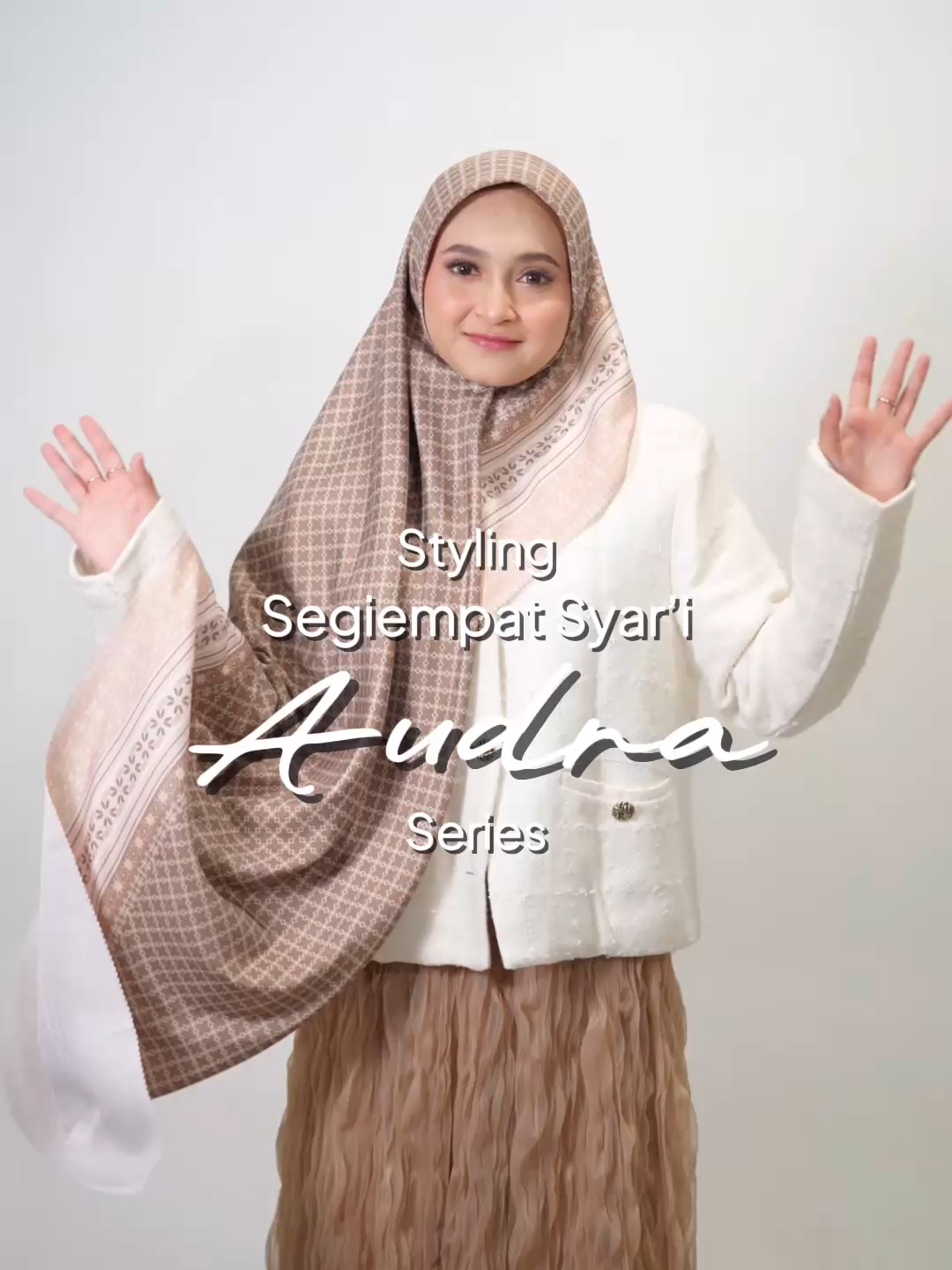 tutorial lagi nih bestie, sekarang tutorial segiempat syar'i audra series warna frappucinonya, elegan, simple, menutupi dada dan bikin look kamu makin menarik nih bestie#hijabmudymudy #fyp #berandatiktok #hijabstyle #segiempatmotif #segiempat #hijabdaily #checkoutnow