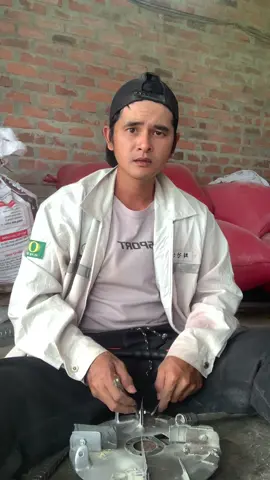 Con trả chữ cho thầy mà thầy chưa trả tiền lại à mẹ???
