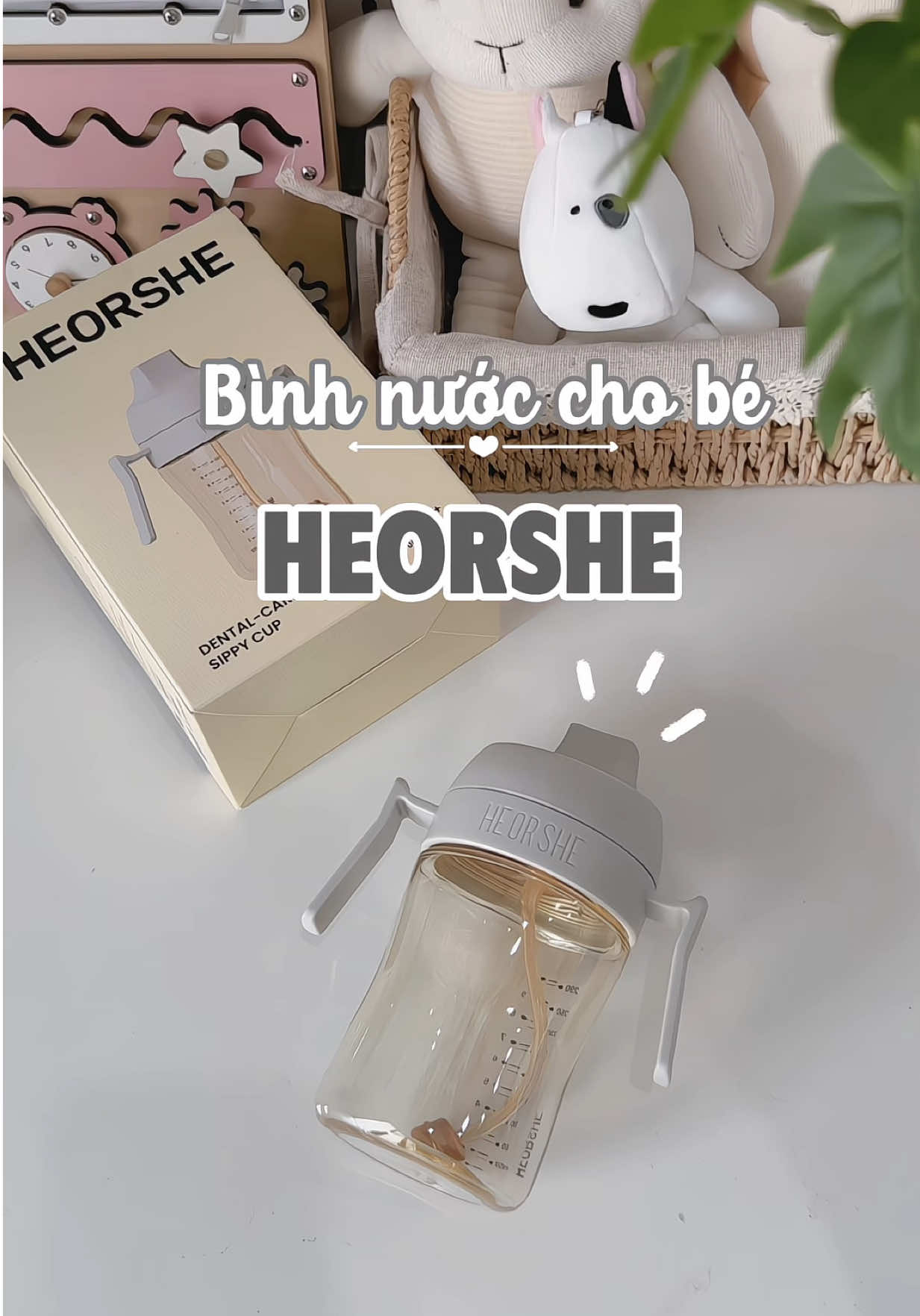 Cầm trên tay chiếc bình xịn thấy ưng gì đâu, chân ái khi có con chuẩn bị tập uống nước nè mọi người ơi  #heorshe #binhnuocchobe #binhtaphut #mebimsua #mebimhiendai 