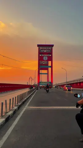 Sunset di ampera #sunset #sunsetlover #sunsetvibes #sunsets #palembang 